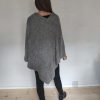 Lysegrå poncho i uld/mohair