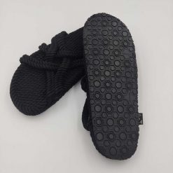 JSlip on sandaler med sål fra Nomadic State of Mind i sort